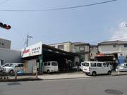 スズキの看板が目印です。