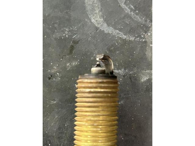 スバル　レヴォーグ　エンジン関連修理・整備　メンテナンス　スパークプラグ交換　八幡東　八幡　利松　石内　五日市　美鈴が丘　三和　山田町　安佐南区　西区　廿日市市