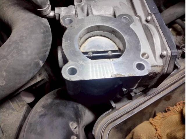 トヨタ　ラクティス　エンジンがかかるがすぐ止まってしまう　⇒　スパークプラグ交換、スロットルボディー清掃、エアエレメント清掃、クランク角センサー交換　代車無料　指定工場　【　松本市　安曇野市　】