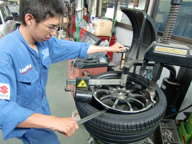 タイヤ持込交換　篠山市　タイヤ交換　本荘自動車