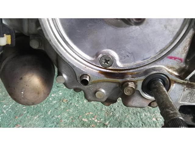 【スーパーカブオイル漏れ修理 篠山市 本荘自動車】