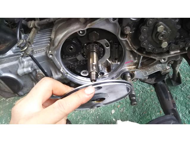 【スーパーカブオイル漏れ修理 篠山市 本荘自動車】