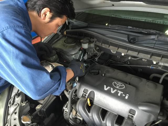 エンジンルームの点検です。