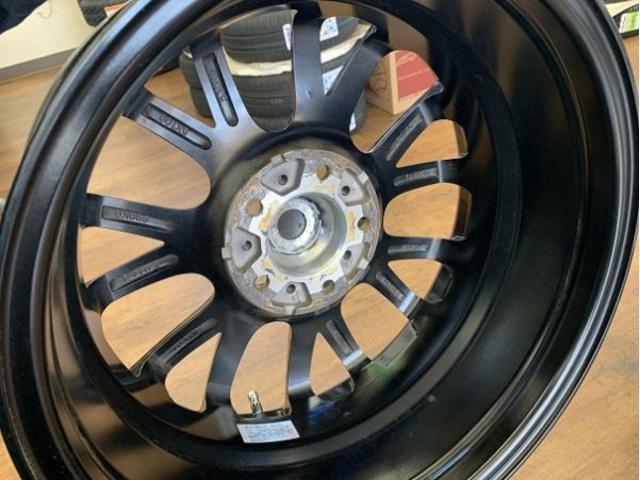 冬からの履き替えやタイヤ交換に！
中古ホイール＆新品タイヤ付き