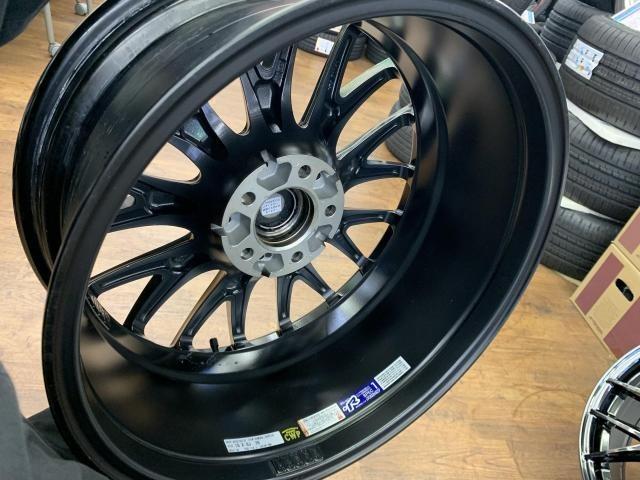 入荷しました！JET BLACK EDITIONⅢ！
レイズ　ホムラ２Ｘ９　１８インチ！