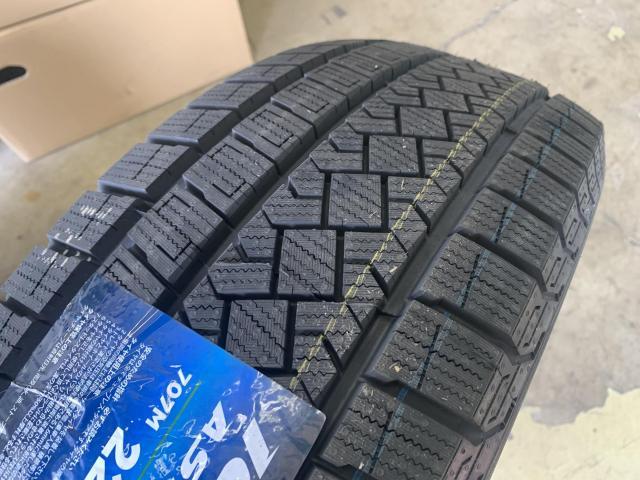 トヨタ　４０系アルファードやヴェルファイア、ＬＭ等に新品冬セット入荷！