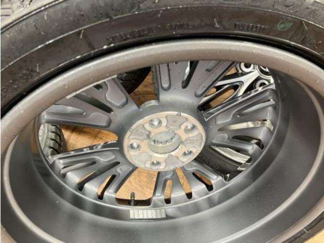 新型プリウス純正＆新品スタッドレス付再入荷！！