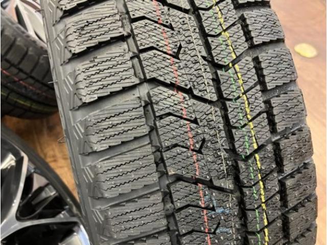 新型プリウス純正＆新品スタッドレス付再入荷！！