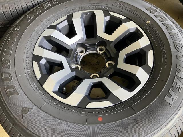 トヨタ　ランドクルーザー７０専用！新車外し美品が入荷！