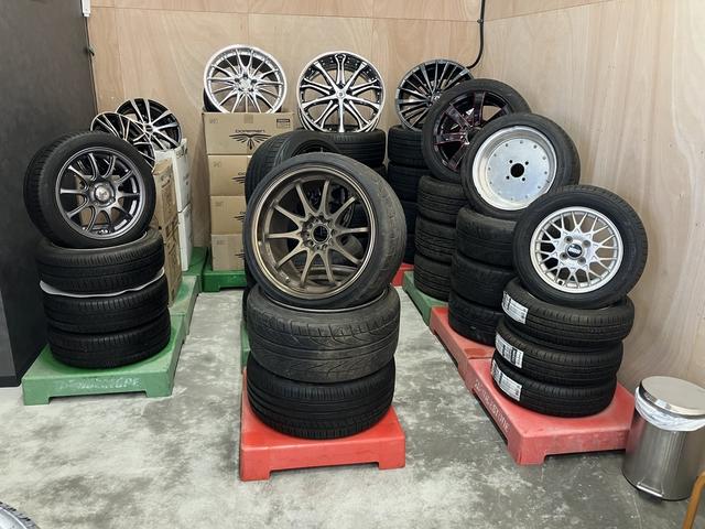 タイヤやホイールの販売もしています。