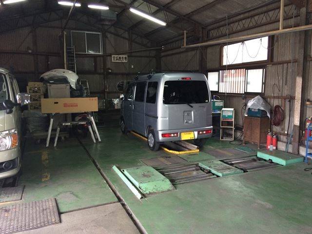 広い工場で設備も充実しています。