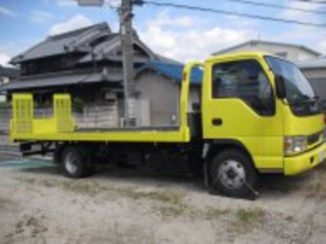お客様の大事なお車を運ぶ自慢の積載車です。