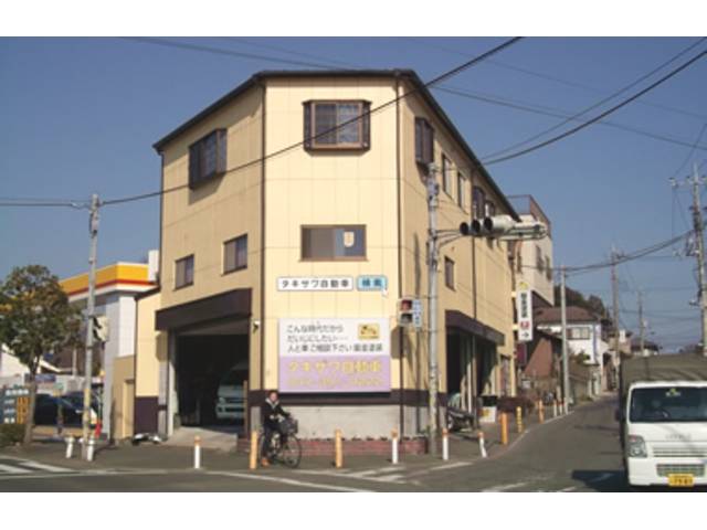 板金工場です。どんな大事故車でも修復可能