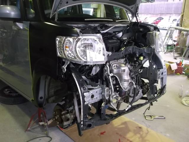 フレーム修正中の軽自動車、どんな車もｏｋ