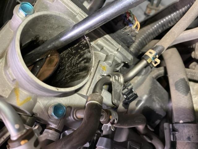 アイドリング不調時の対策｜スロットル清掃で燃費と安定性回復