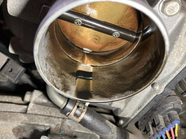 アイドリング不調はなぜ起こる？日野市の整備工場が教える症状と修理費用
