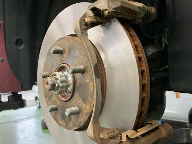 ブレーキ鳴きが止まらない？パッド交換だけでは直らない2つの理由