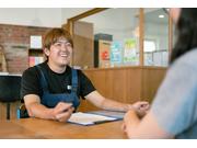お車のご相談はこちらの受け付けカウンターで承ります。