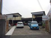 工場が少し奥にあります。お気軽に中にお入りください。