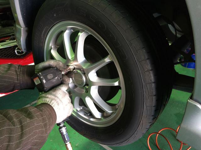 タイヤ交換もお任せください。また、その他カー用品取付もお任せ下さい