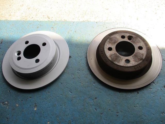 ミニクーパー　リヤディスクパット、プラグコード、コイル交換