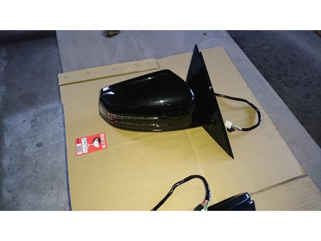 メルセデス　ベンツ　Ｗ２２１　Ｓクラス　後期型ミラーに交換です。