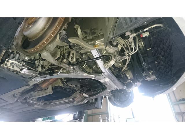 BMW ６シリーズ　Ｅ６３　石が車の裏にヒットでオイル漏れ