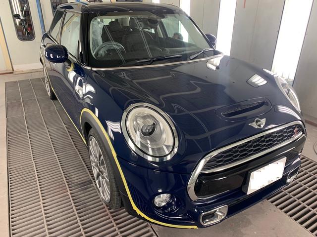 ＭＩＮＩ　Ｆ５５　クーパーＳ　鈑金塗装で入庫です。