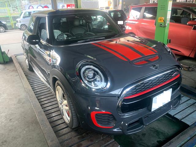 ＭＩＮＩ　Ｆ５６　ＪＣＷ　オイル交換で入庫です。