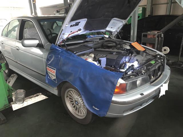 BMW　E39　車検で入庫です。