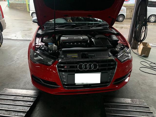 Audi　S３　バッテリー交換で入庫です。