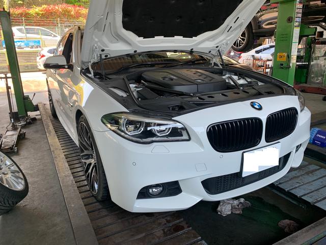 BMW　G31　５シリーズツーリング　エンジンオイル交換です。
