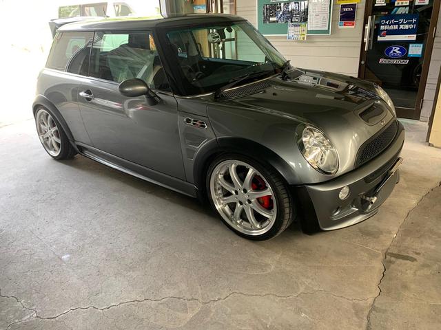 MINI　車検で入庫です。