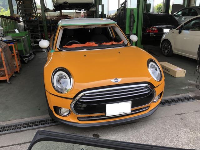 ＭＩＮＩ　クラブマン　フロントガラス交換です。