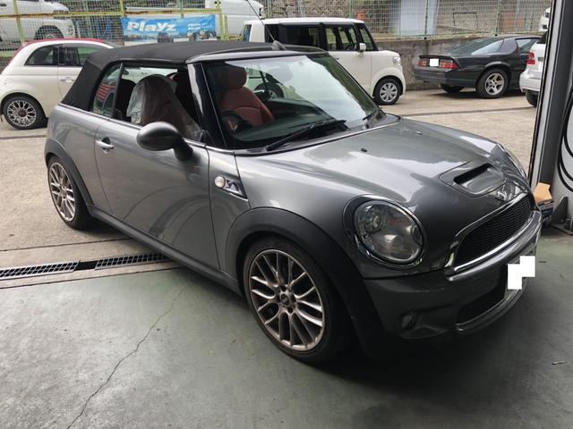 ＭＩＮＩ　バッテリー交換で入庫です。