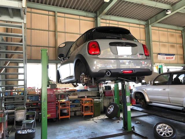 MINI　車検でご入庫です。