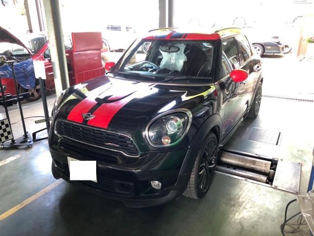 MINI　ジョンクーパーワークス車検でご入庫です。