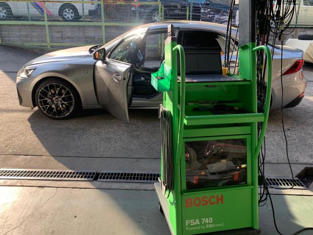 レクサスIS　車検とリヤバンパー交換でご入庫いただきました