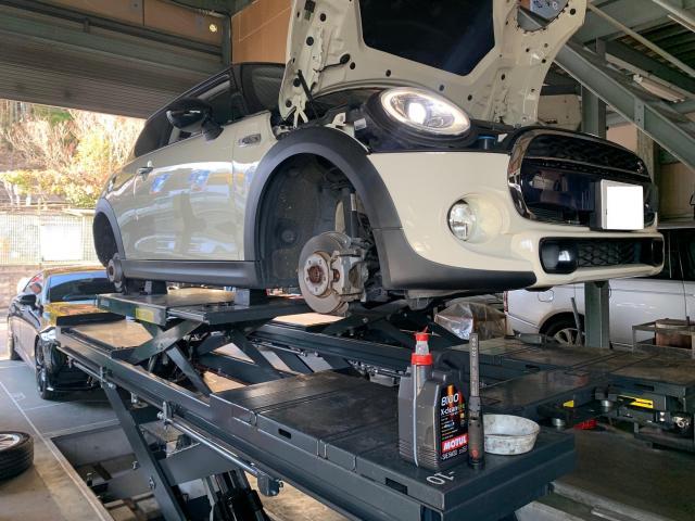 MINI　F56　エンジン回転数が不安定でご入庫です。