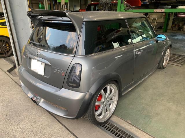 MINI　R50　ガラス交換でご入庫いただきました。