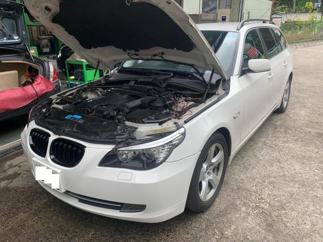 BMW　E61　５シリーズ　エアコン修理でご入庫です。