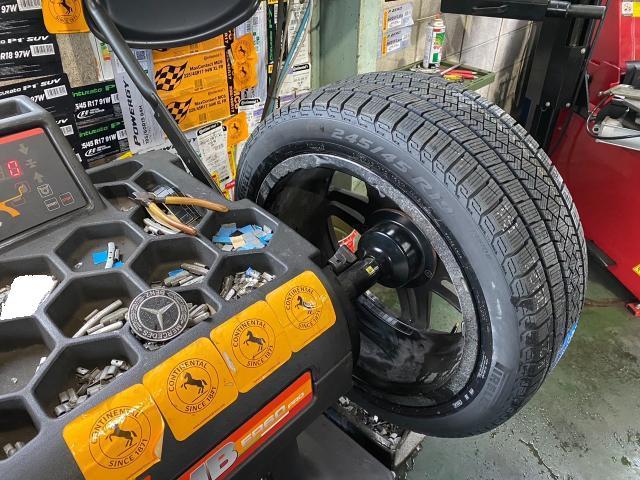 ベンツ Vクラス スタッドレスタイヤへの交換でご入庫いただき ベンツ Vクラス スタッドレスタイヤへの交換でご入庫いただき