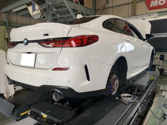 ＢＭＷ　２シリーズ　サスペンション・足回り修理・整備。ブレーキパット・ディスクローター交換