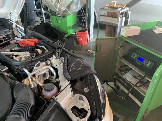 メルセデス・ベンツ　Ｅクラス　グー故障診断（コンピュータ診断）車検・バッテリー交換