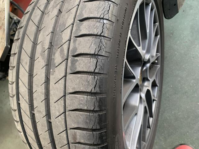 ポルシェ　ケイマン　ホイール・タイヤ交換