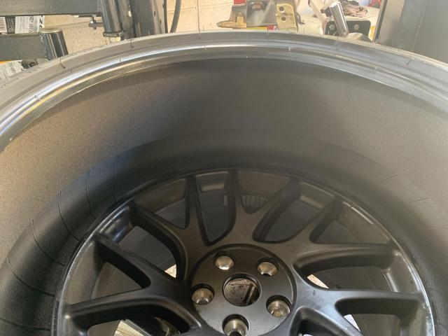 テスラ　モデル３　ホイール・タイヤ交換