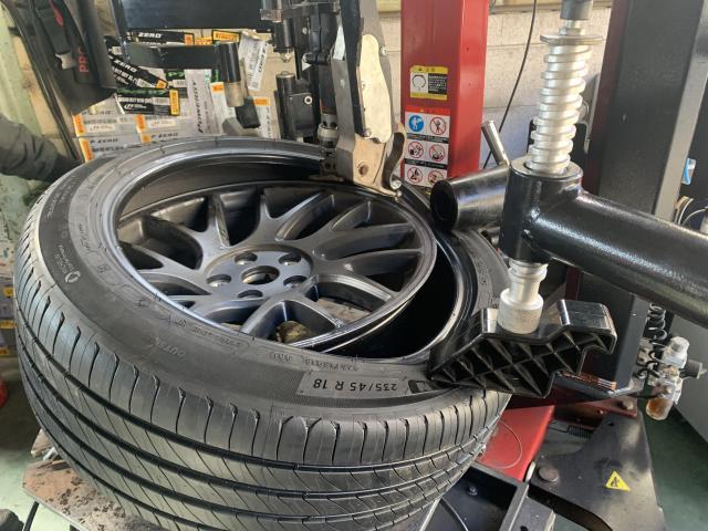 テスラ　モデル３　ホイール・タイヤ交換