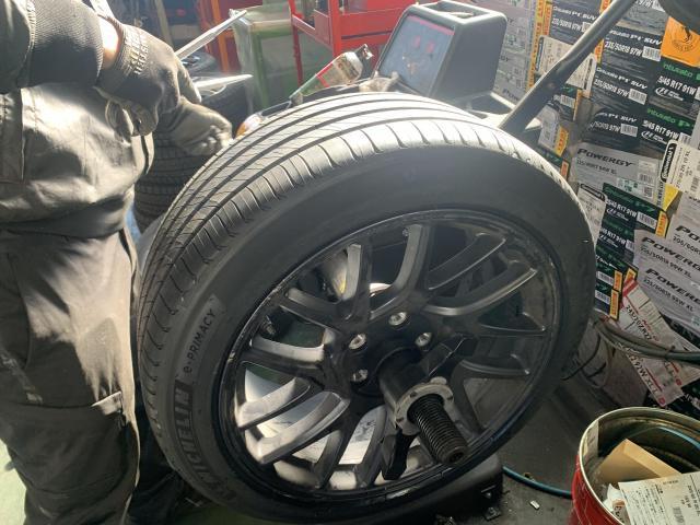 テスラ　モデル３　ホイール・タイヤ交換