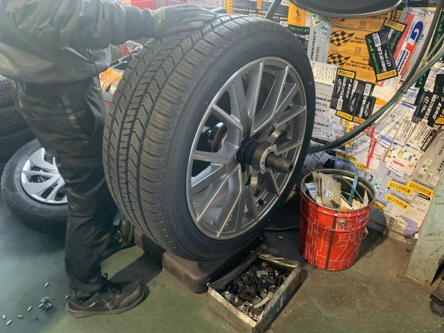 アウディ　ｅ－トロン　ホイール・タイヤ交換