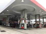 燃料給油でお越しの際は当店スタッフが元気よく対応致します！